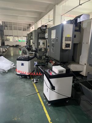 เครื่องกําจัดสลัดเชิปปนิวเมติกบริสุทธิ์ หมากรุก CNC เครื่องทําความสะอาดถังน้ําเย็น