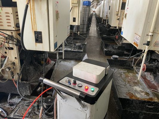 เครื่องแยกน้ํามันเครื่องเย็น CNC ตามสั่ง 220V ทําความสะอาดล้างน้ํามันลอย